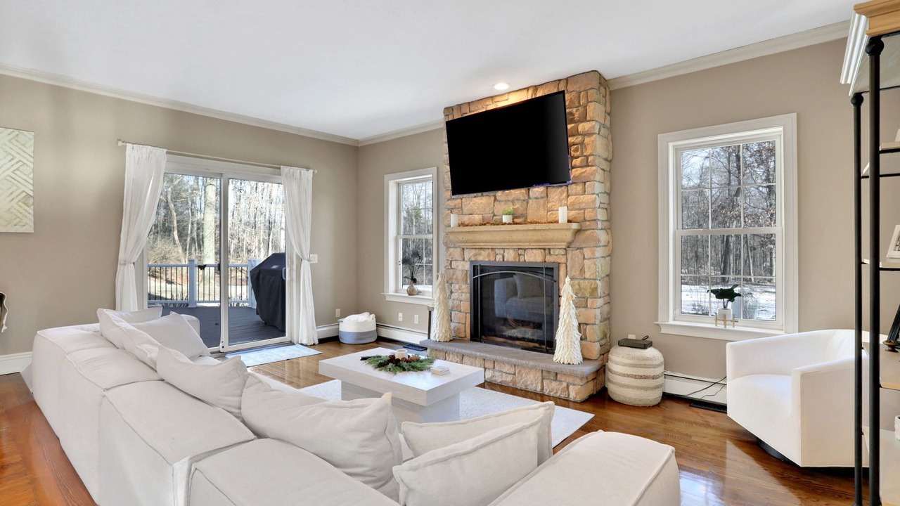 Photo of Livingroom in Middle Hope