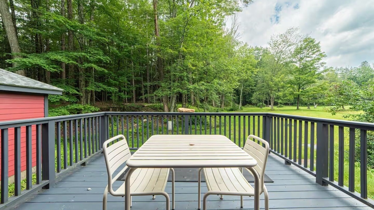 Photo of Outdoor in Lake Hill