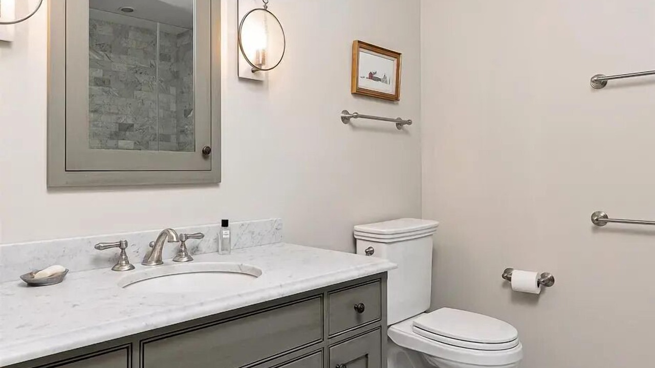 Photo of Bathroom in Warren