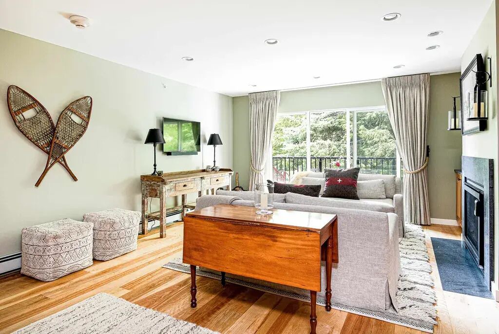 Photo of Livingroom in Warren
