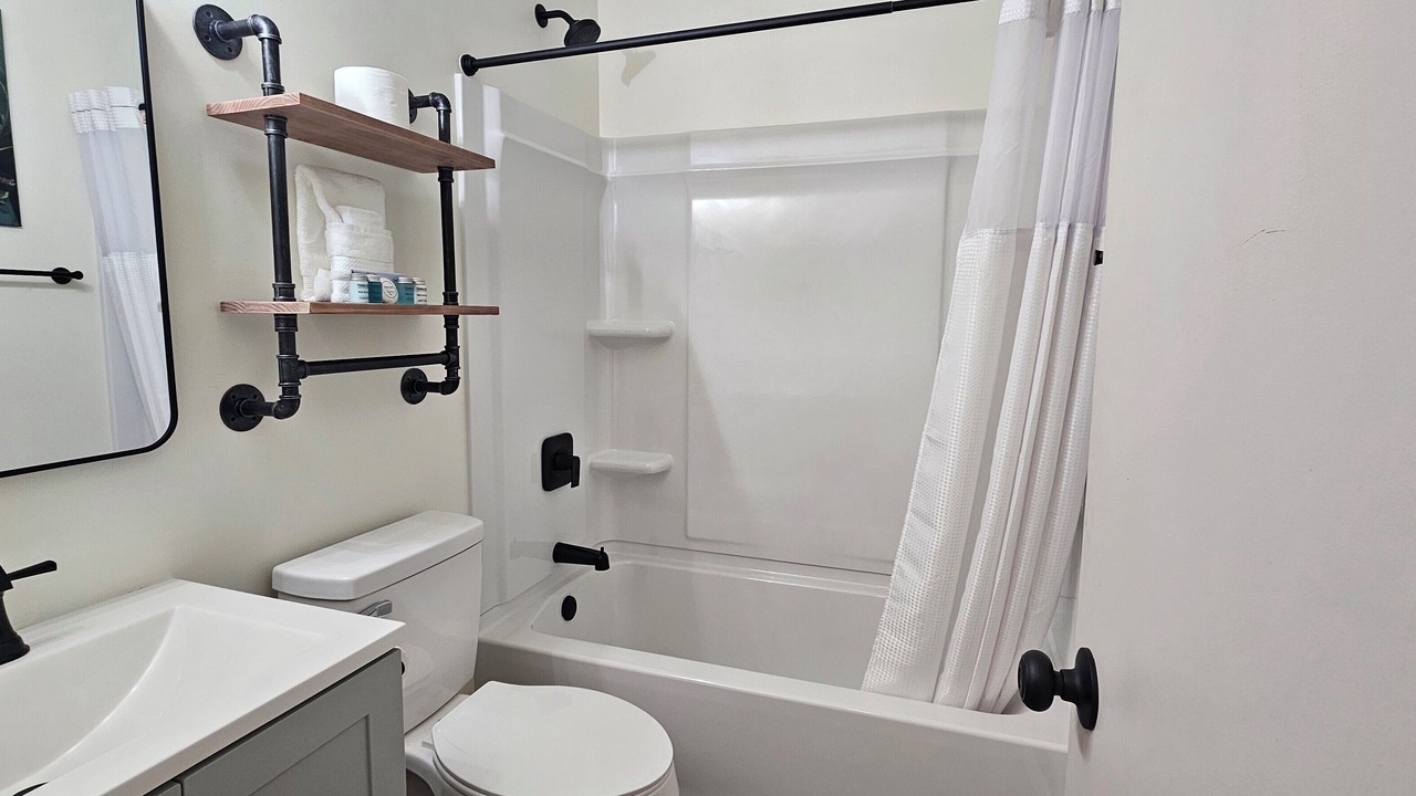 Photo of Bathroom in Niles