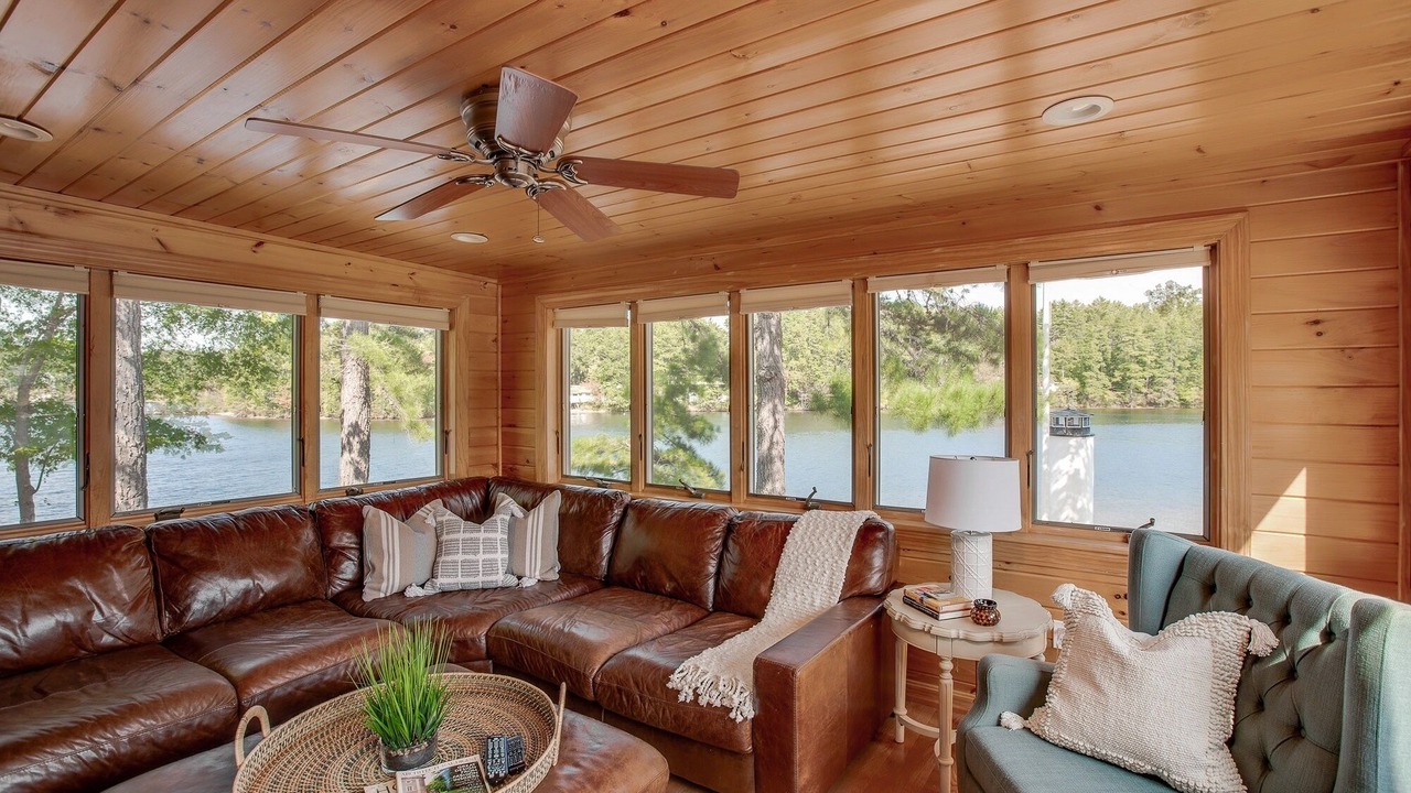 Photo of Livingroom in The Bays
