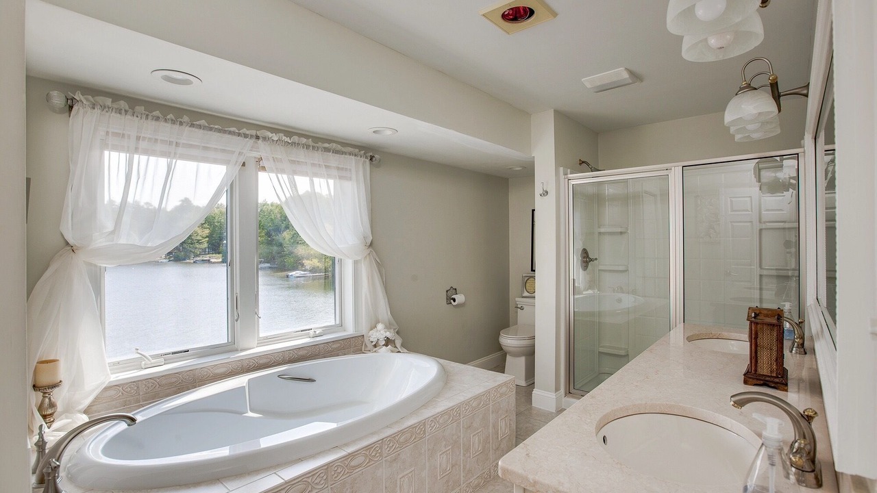 Photo of Bathroom in The Bays