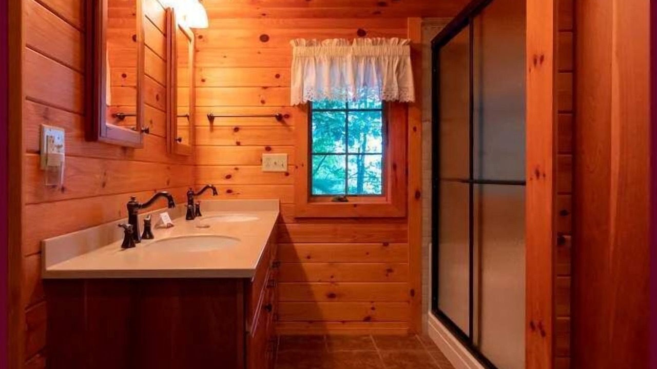 Photo of Bathroom in Ovid