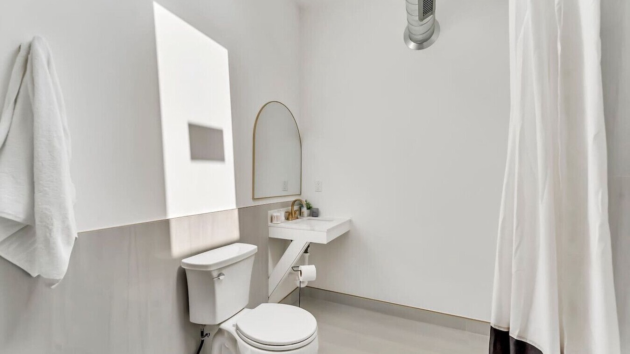 Photo of Bathroom in Front Park