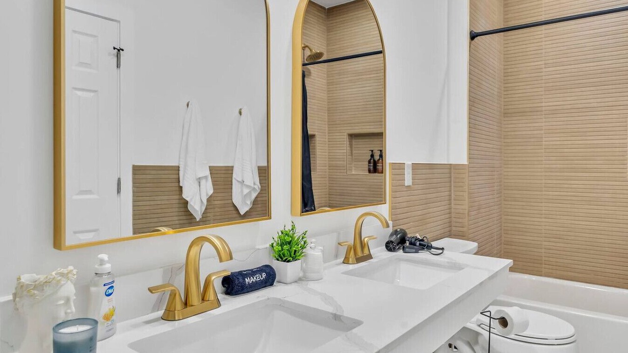 Photo of Bathroom in Front Park