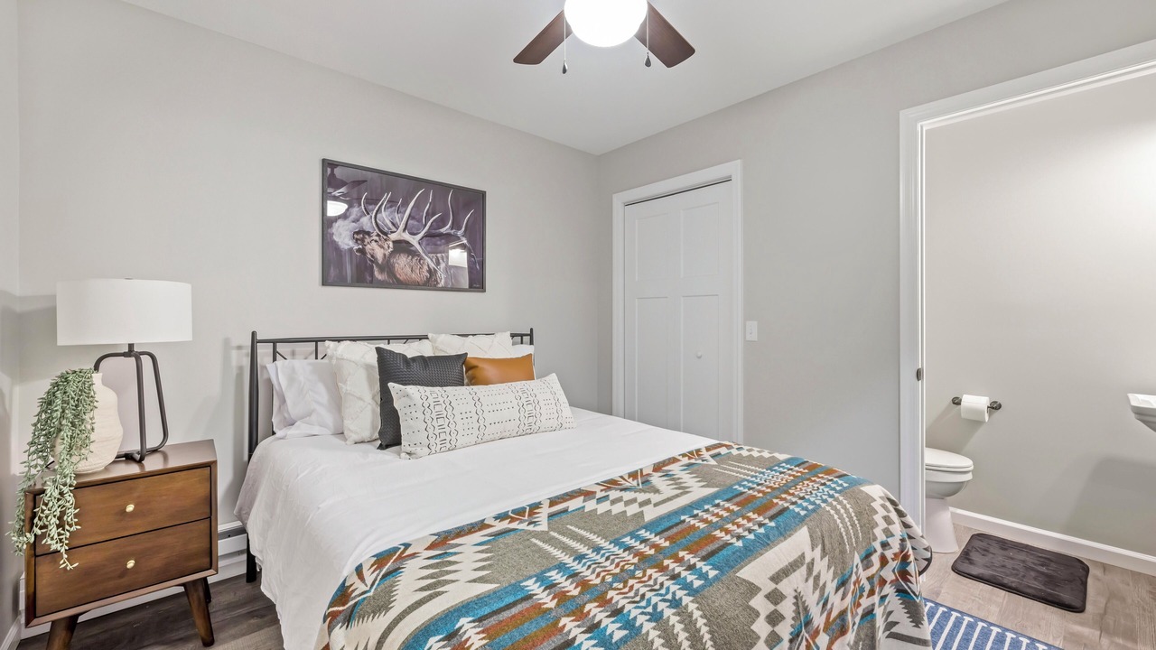 Photo of Bedroom in Alpine Lake