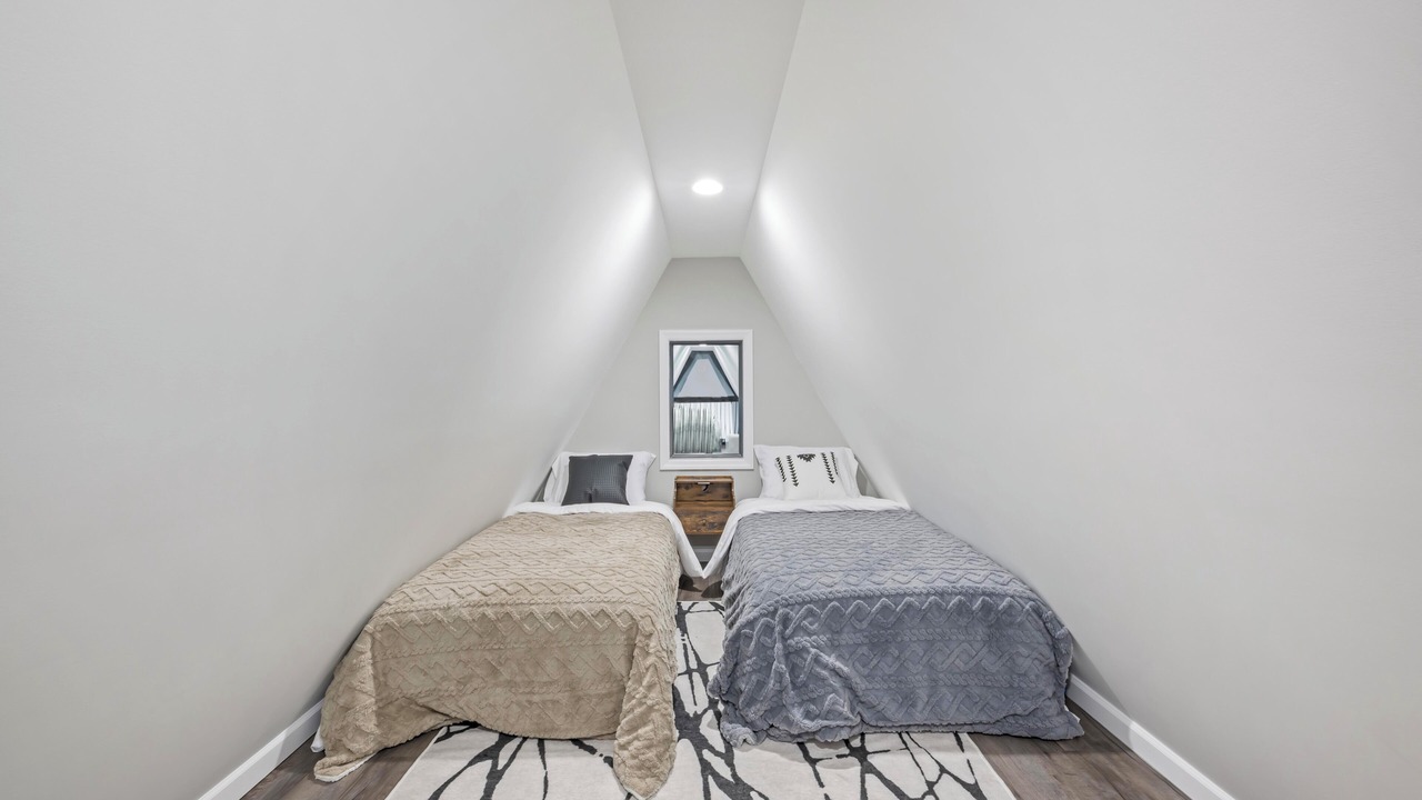 Photo of Bedroom in Alpine Lake