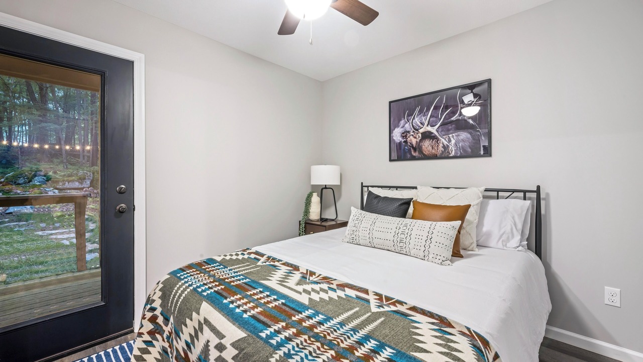 Photo of Bedroom in Alpine Lake