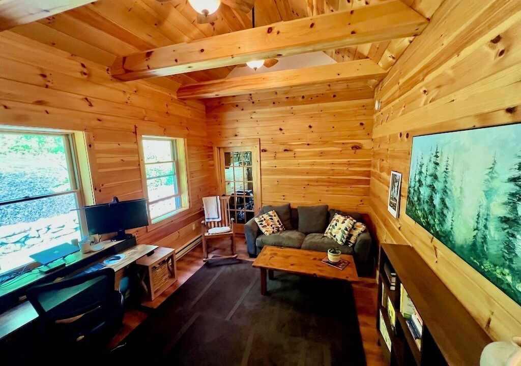 Photo of Livingroom in West Arlington