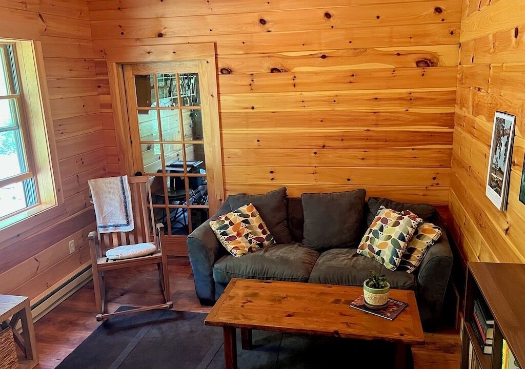 Photo of Livingroom in West Arlington