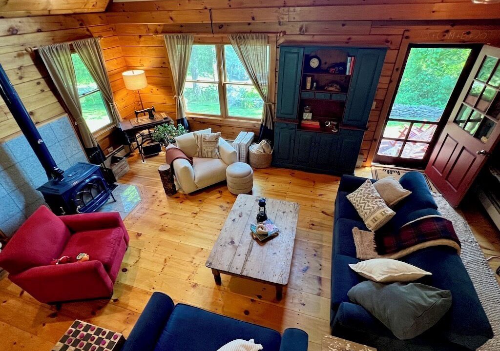 Photo of Livingroom in West Arlington