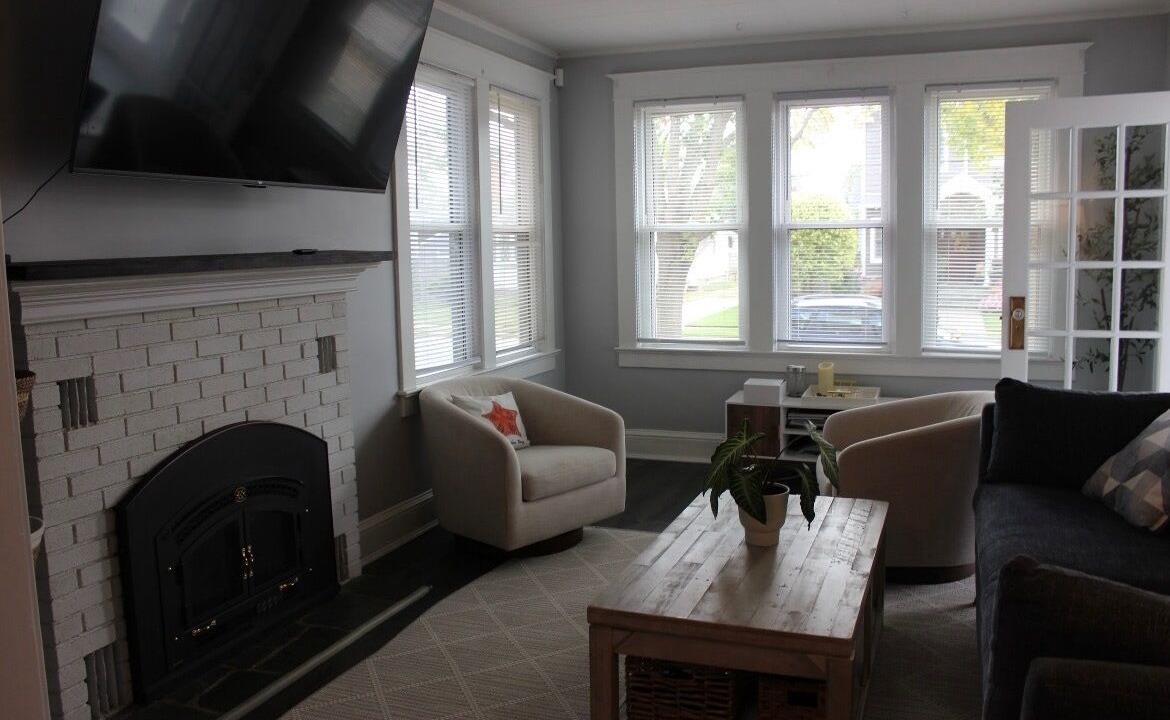 Photo of Livingroom in Old Bethpage