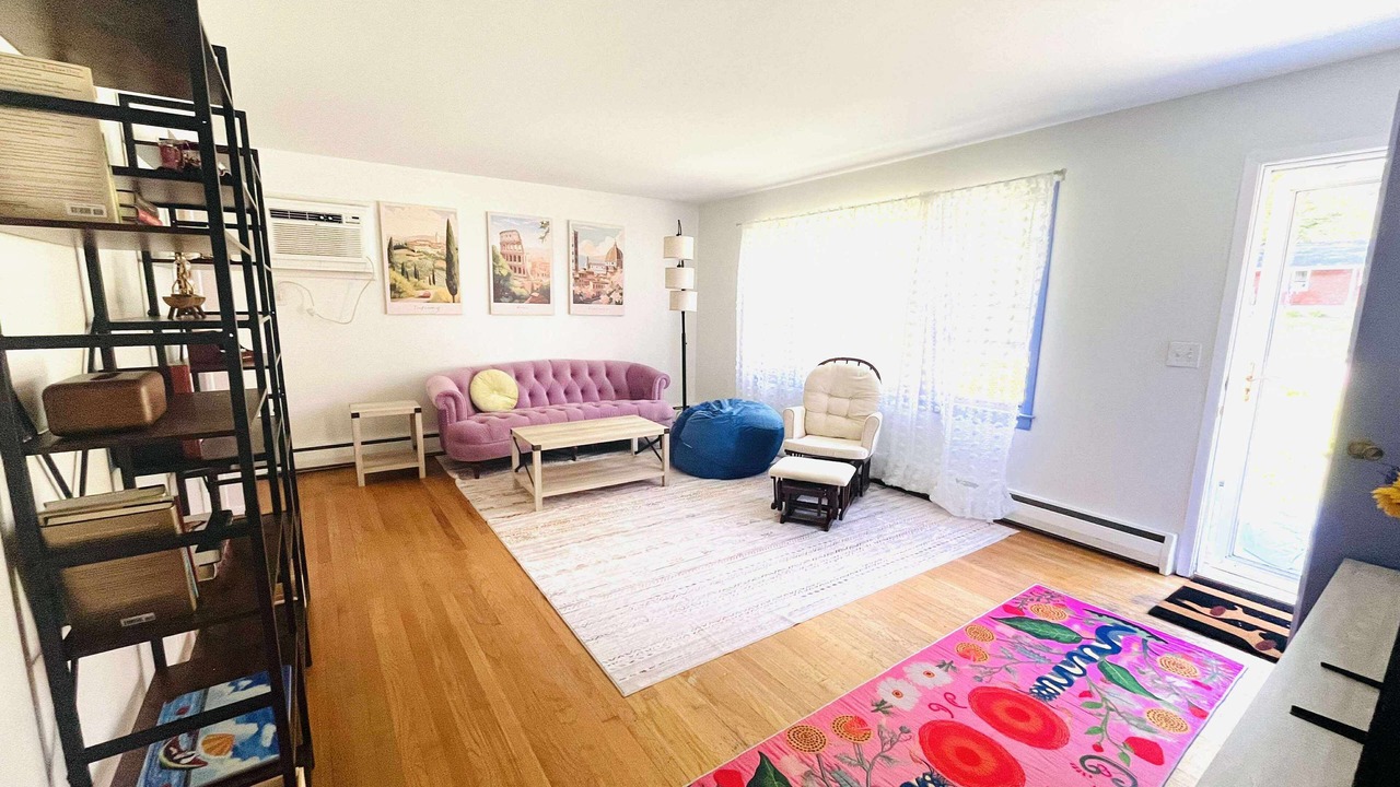 Photo of Livingroom in Fairview