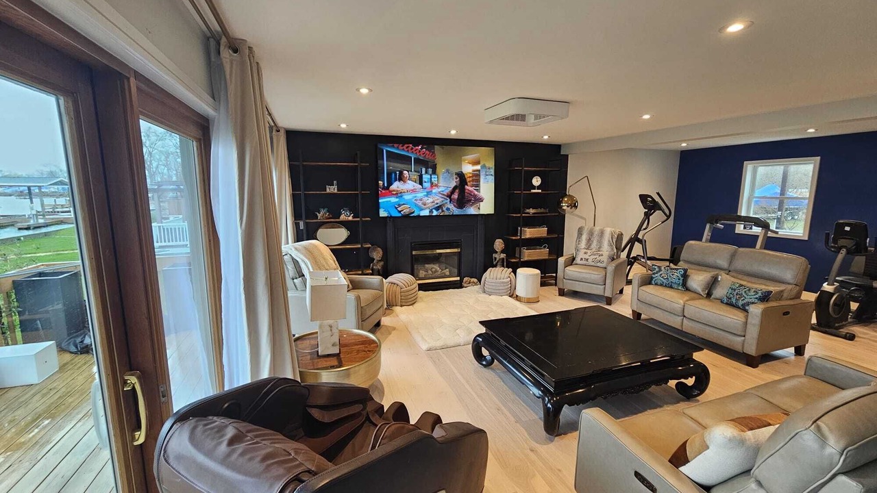 Photo of Livingroom in Lansing