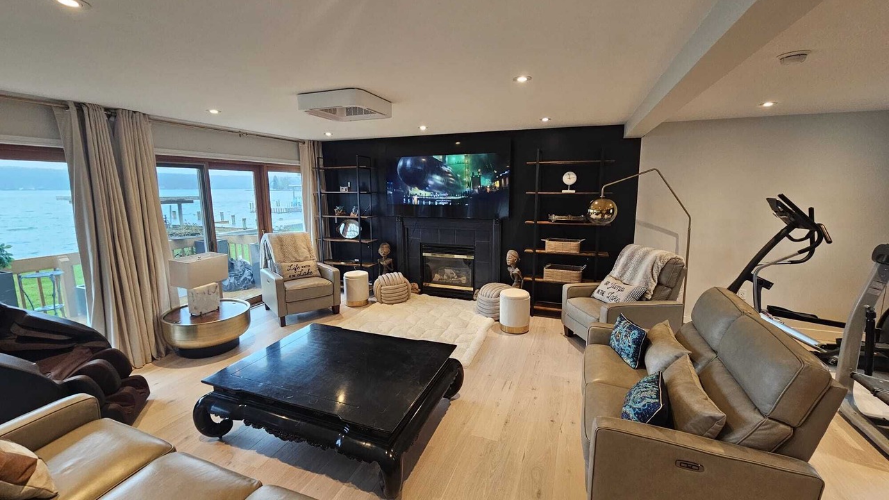 Photo of Livingroom in Lansing