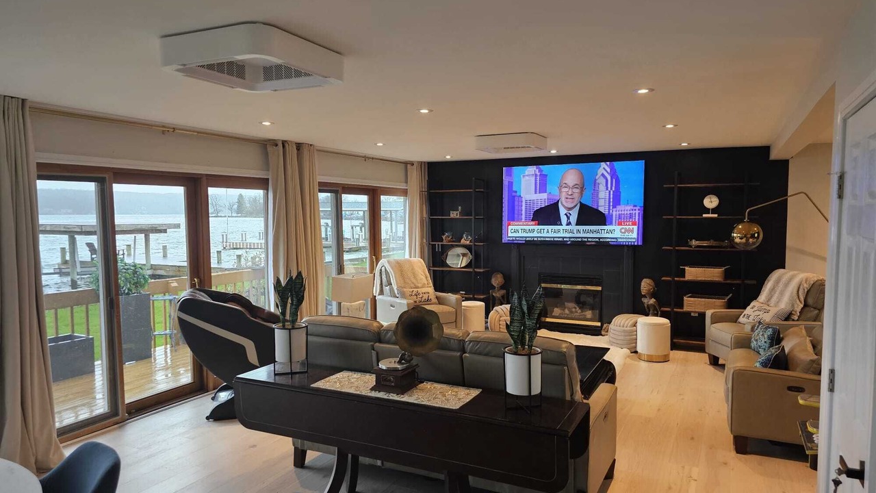 Photo of Livingroom in Lansing
