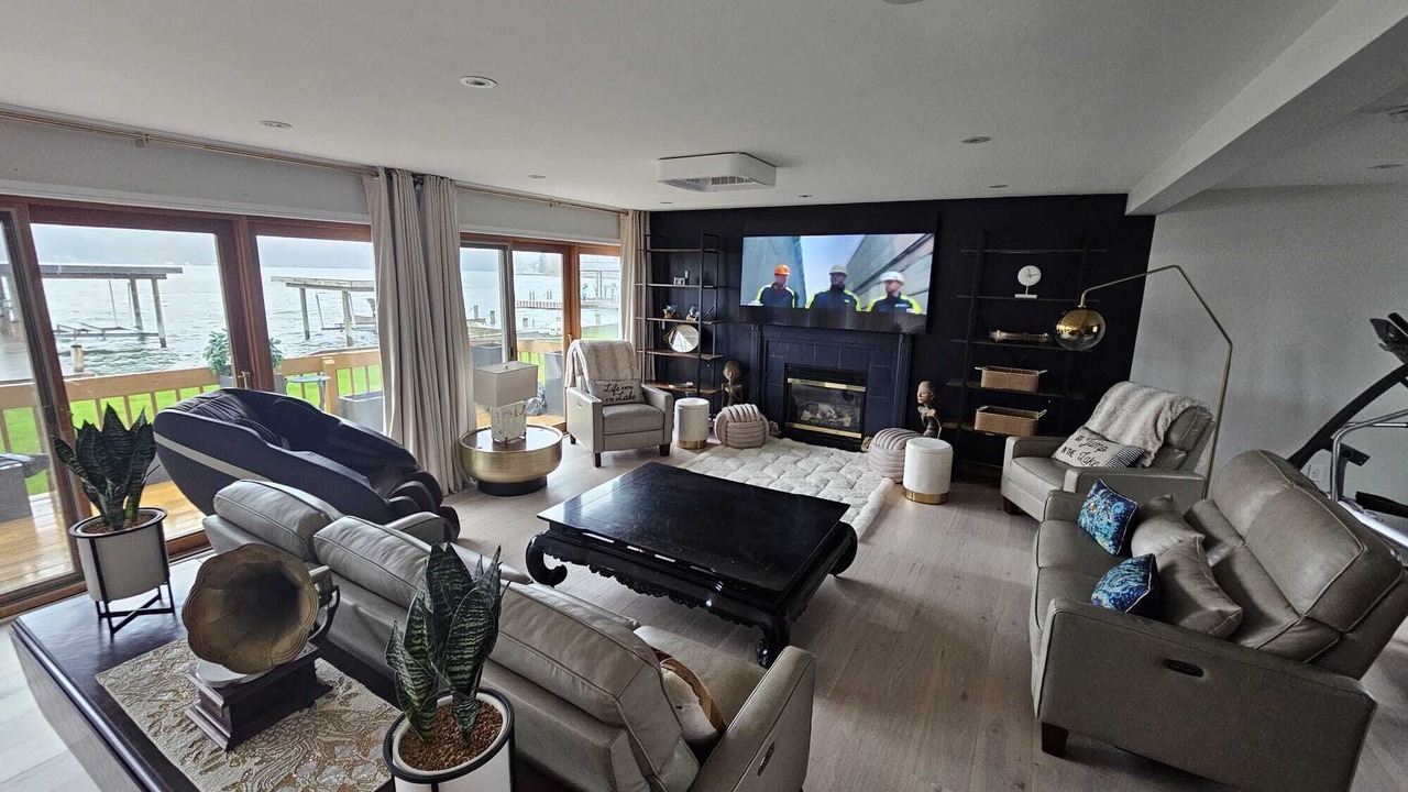 Photo of Livingroom in Lansing