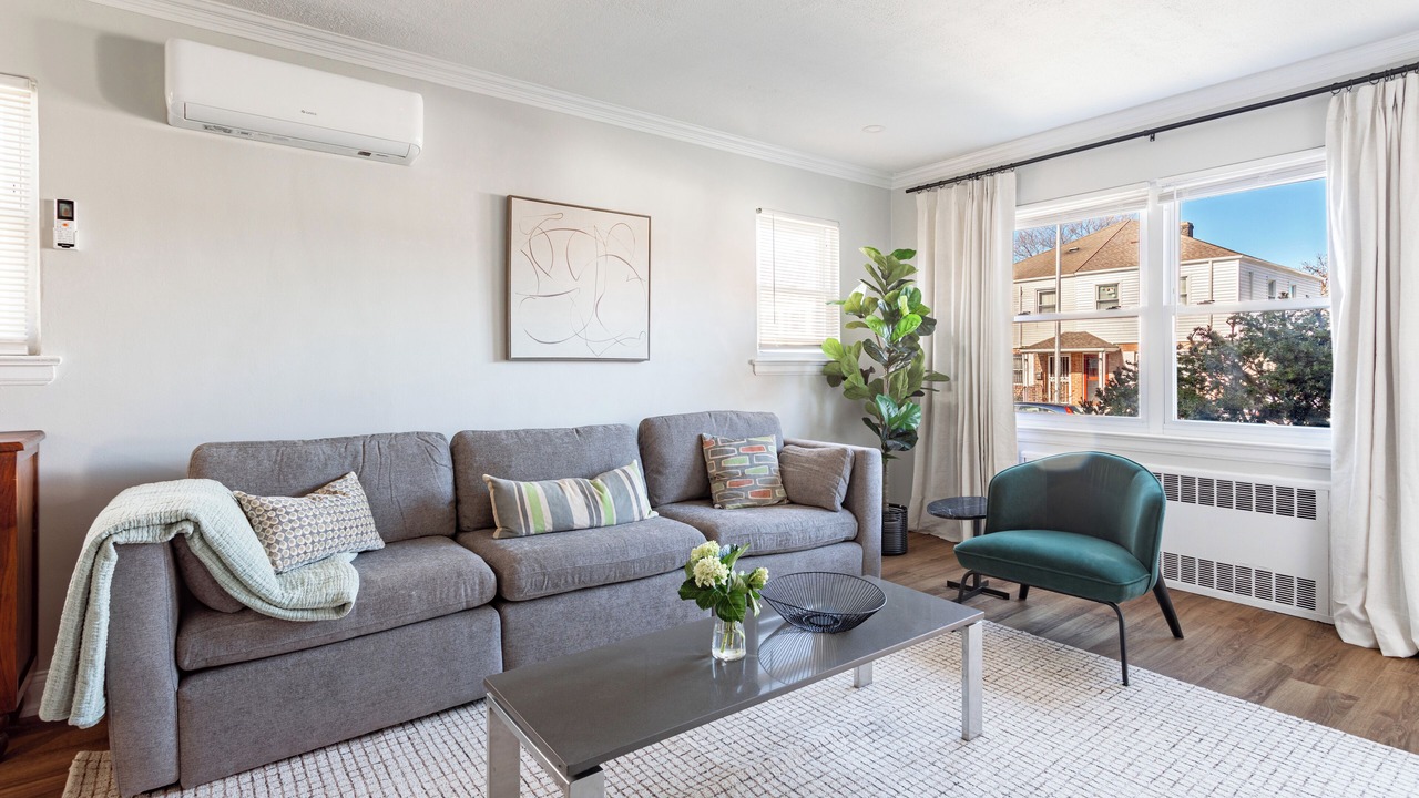 Photo of Livingroom in Kew Gardens Hills
