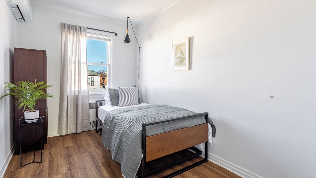 Photo of Bedroom in Kew Gardens Hills