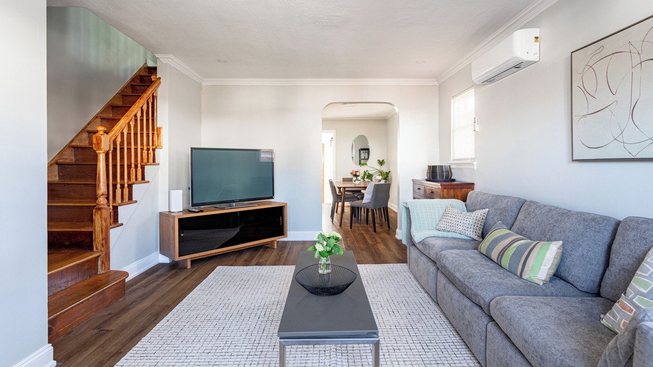 Photo of Livingroom in Kew Gardens Hills