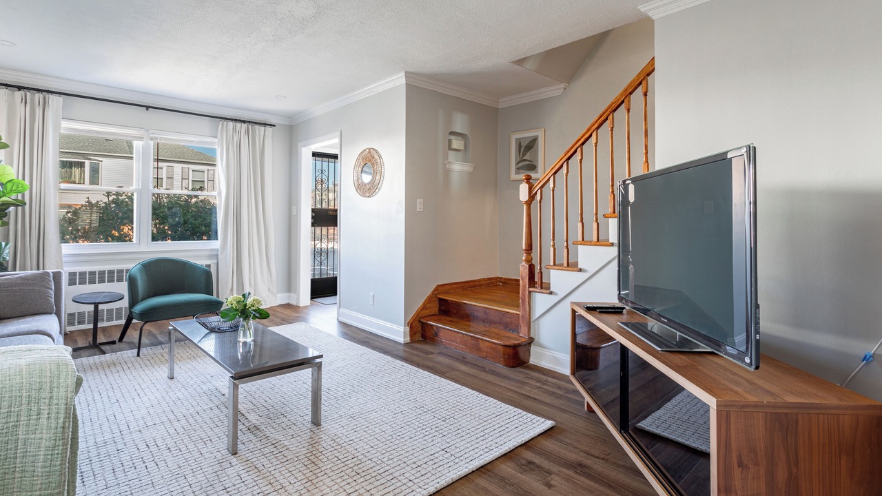 Photo of Livingroom in Kew Gardens Hills
