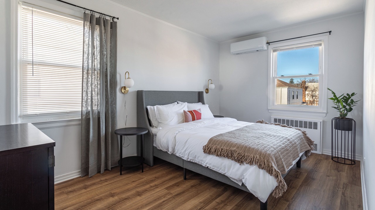 Photo of Bedroom in Kew Gardens Hills