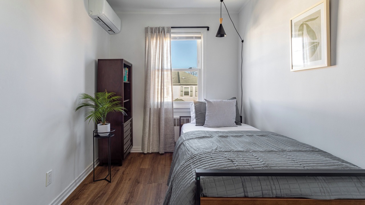 Photo of Bedroom in Kew Gardens Hills