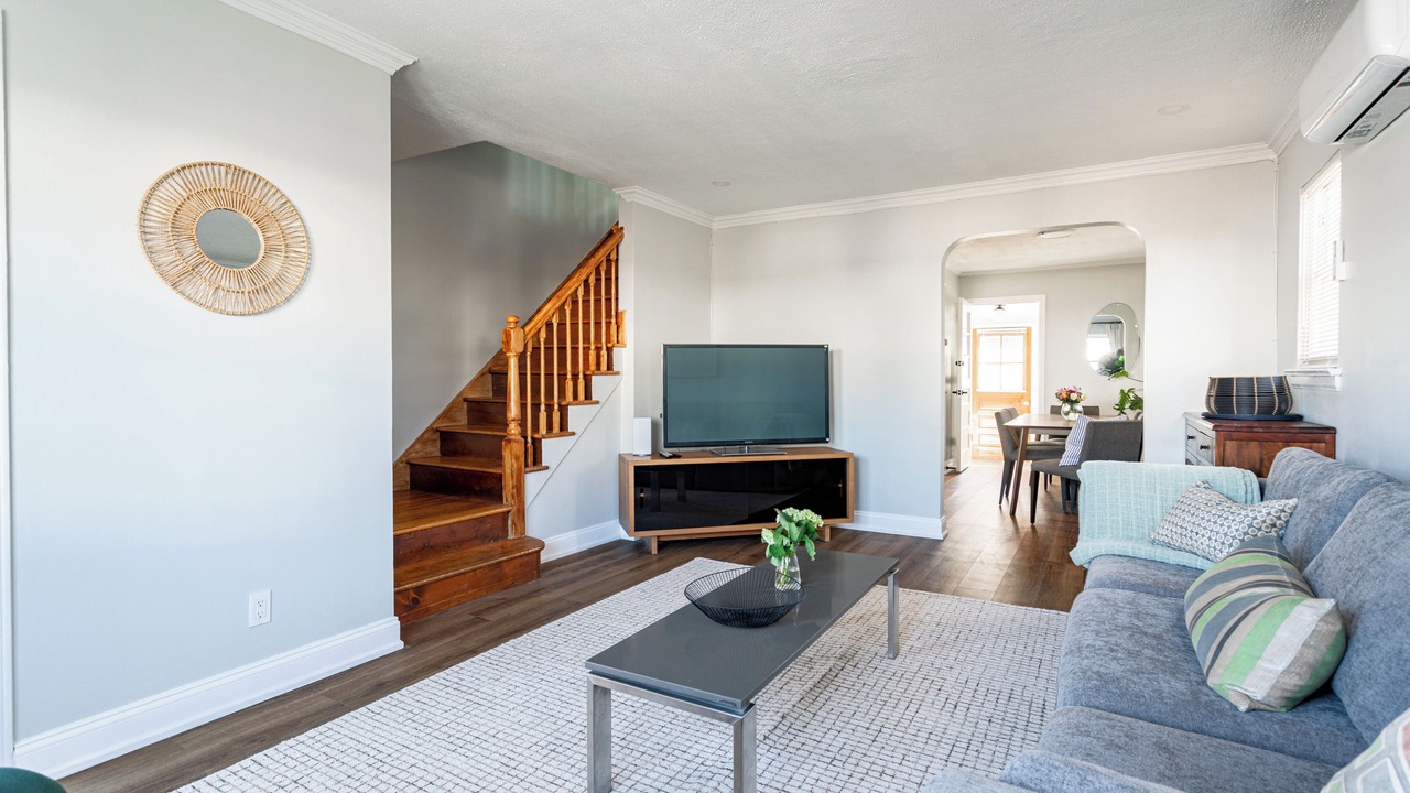 Photo of Livingroom in Kew Gardens Hills