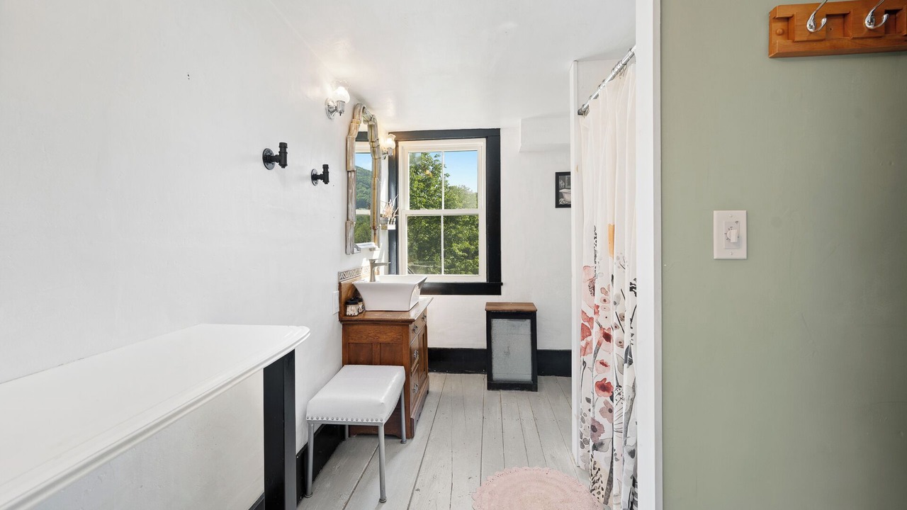 Photo of Bathroom in Warren