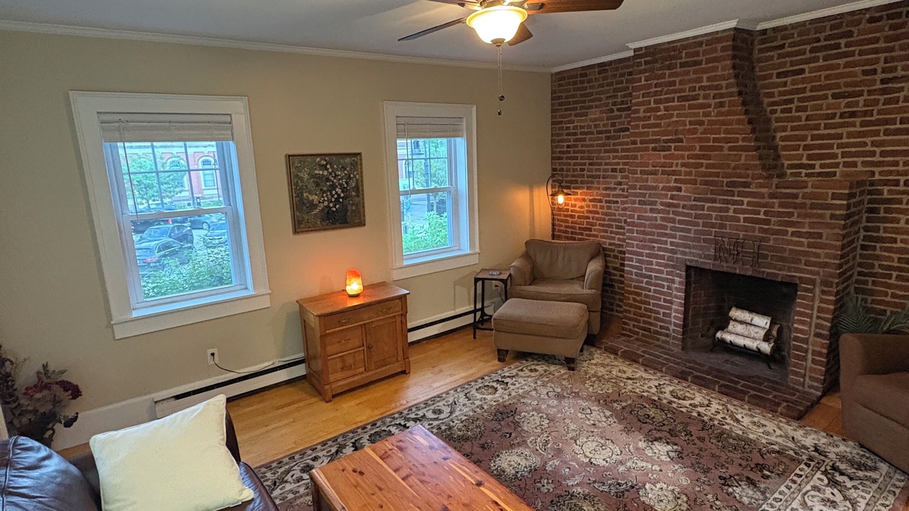 Photo of Livingroom in Downtown