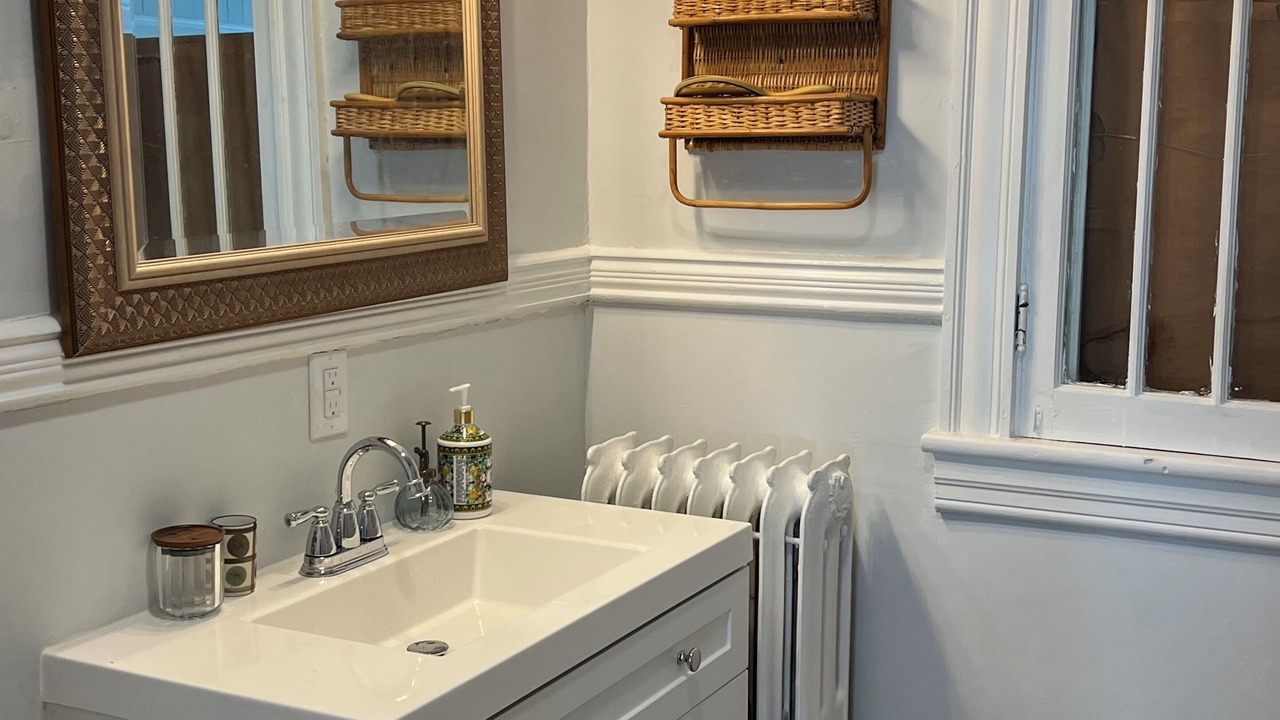 Photo of Bathroom in Old Town Winchester