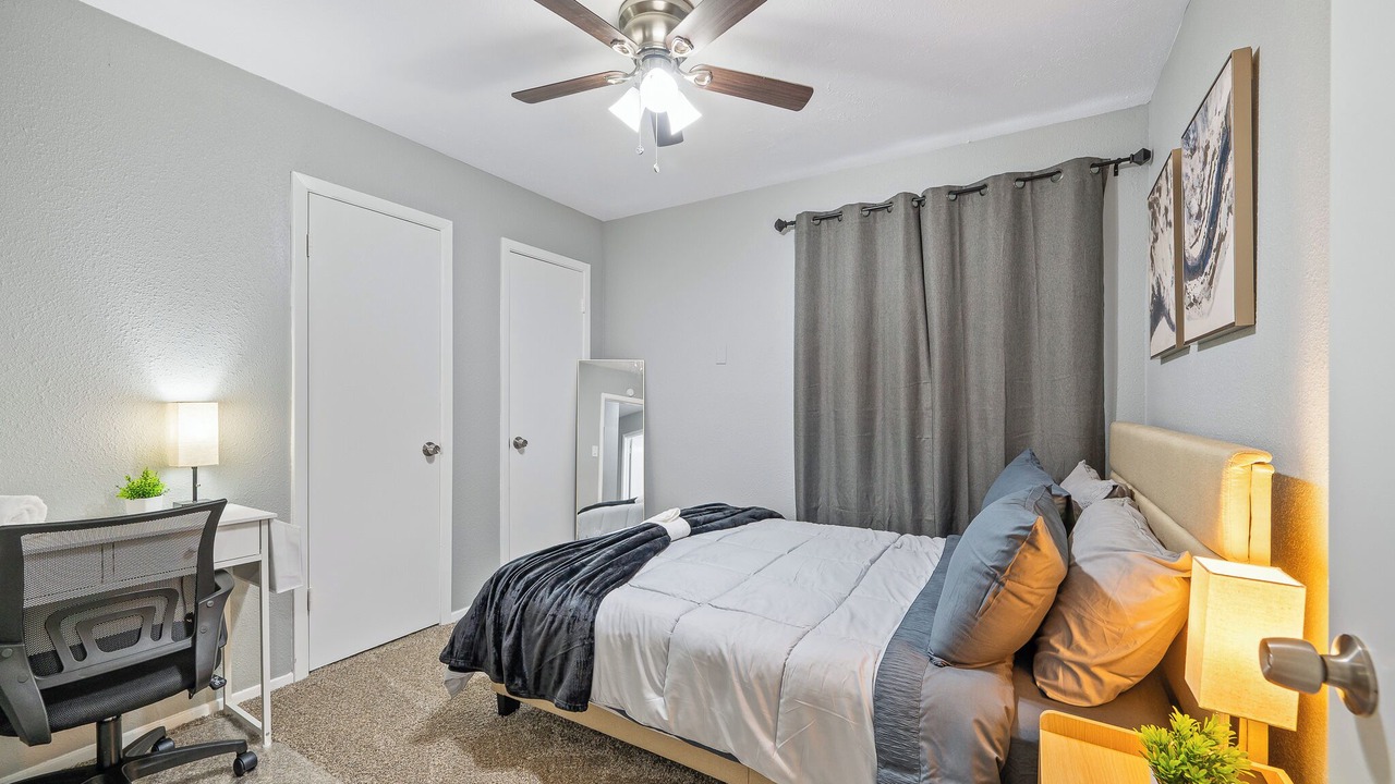 Photo of Bedroom in Humble