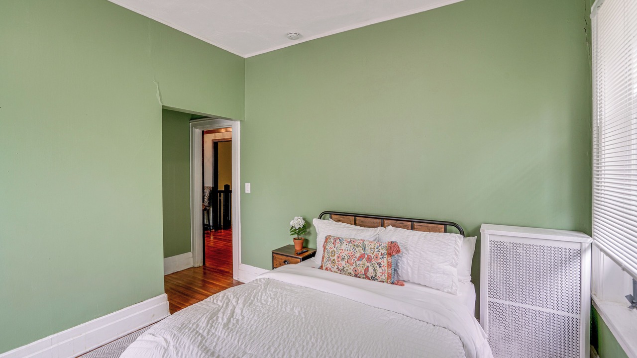 Photo of Bedroom in Stockade Historic District