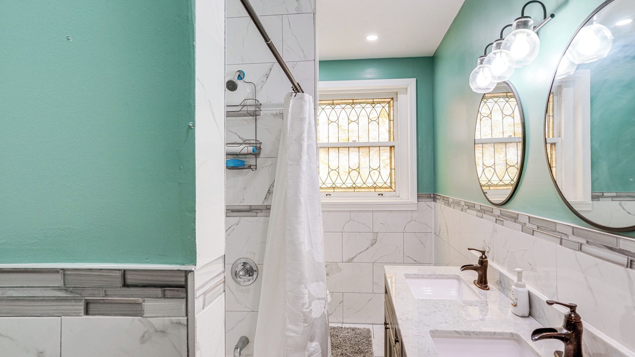 Photo of Bathroom in Stockade Historic District