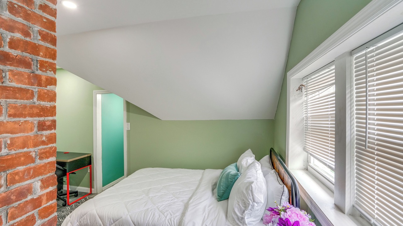 Photo of Bedroom in Stockade Historic District