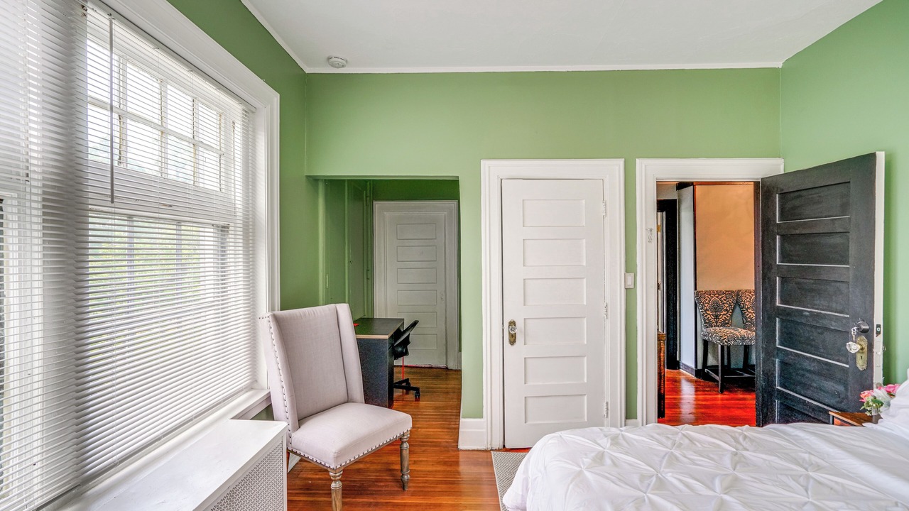 Photo of Bedroom in Stockade Historic District