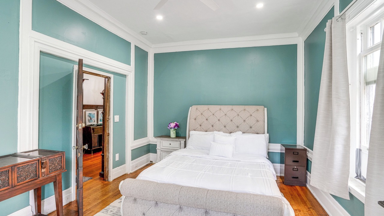 Photo of Bedroom in Stockade Historic District
