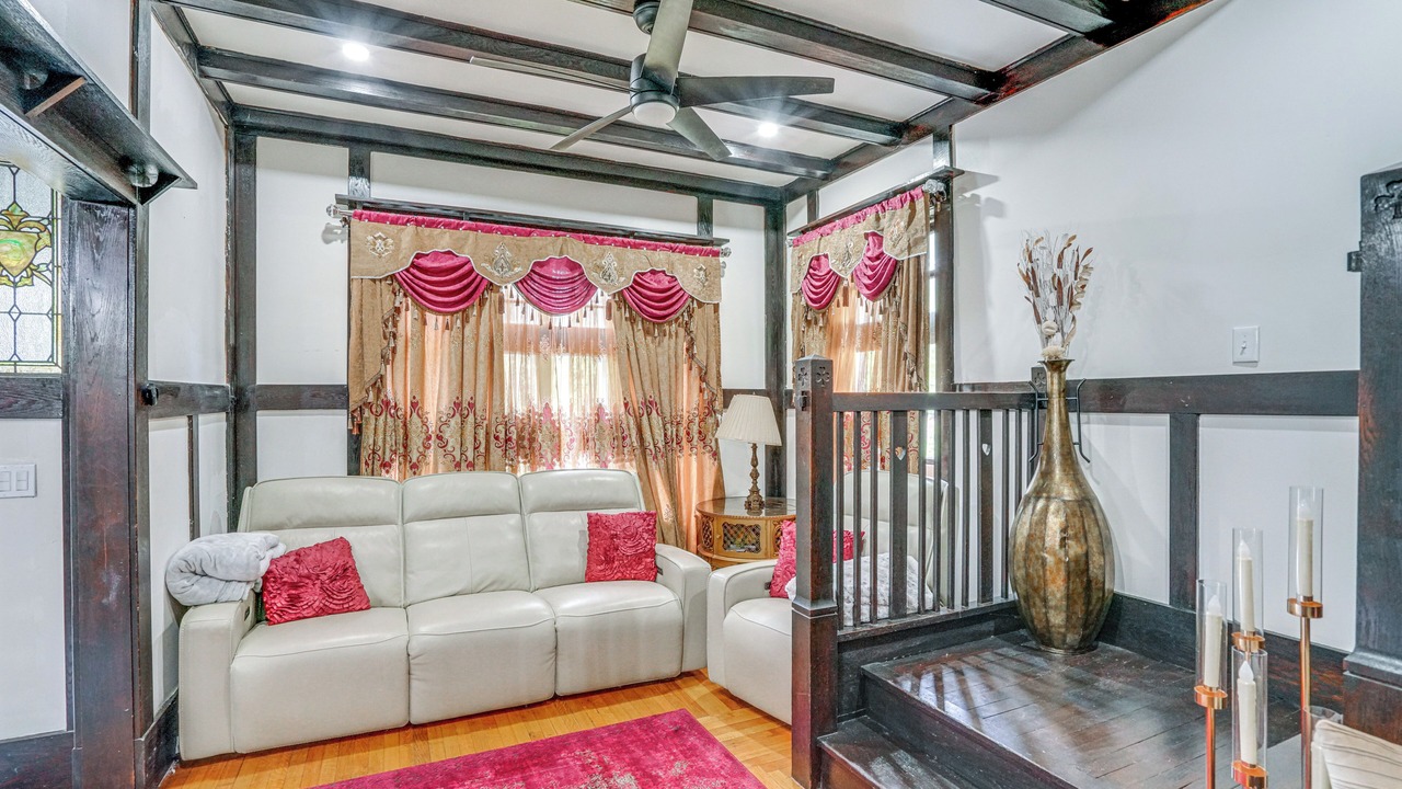 Photo of Livingroom in Stockade Historic District