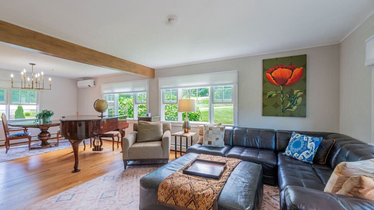 Photo of Livingroom in Manchester Center