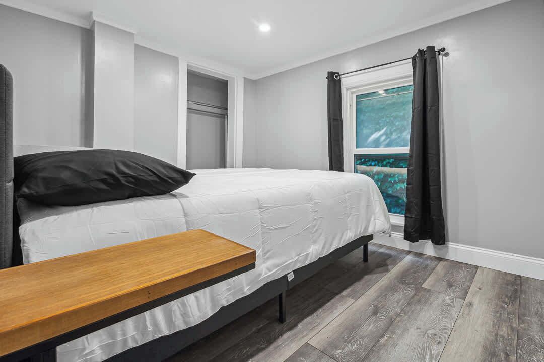 Photo of Bedroom in Downtown Niagara Falls
