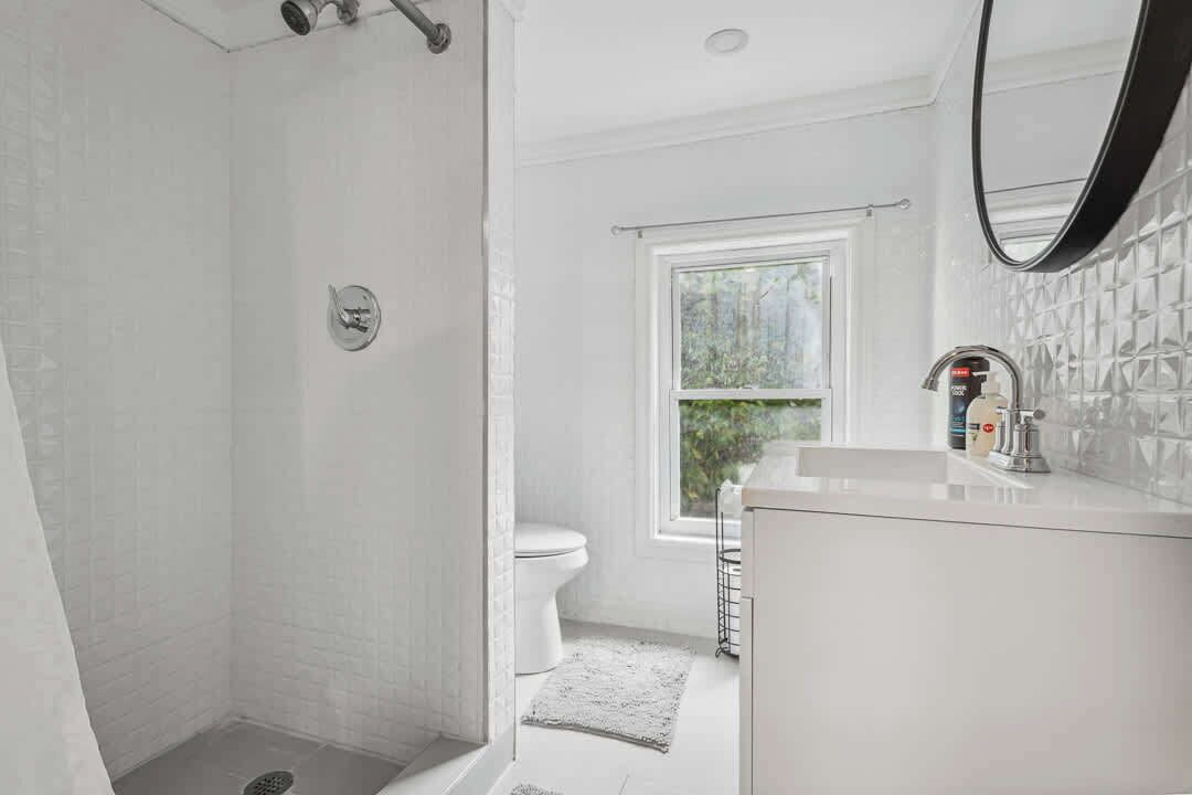 Photo of Bathroom in Downtown Niagara Falls