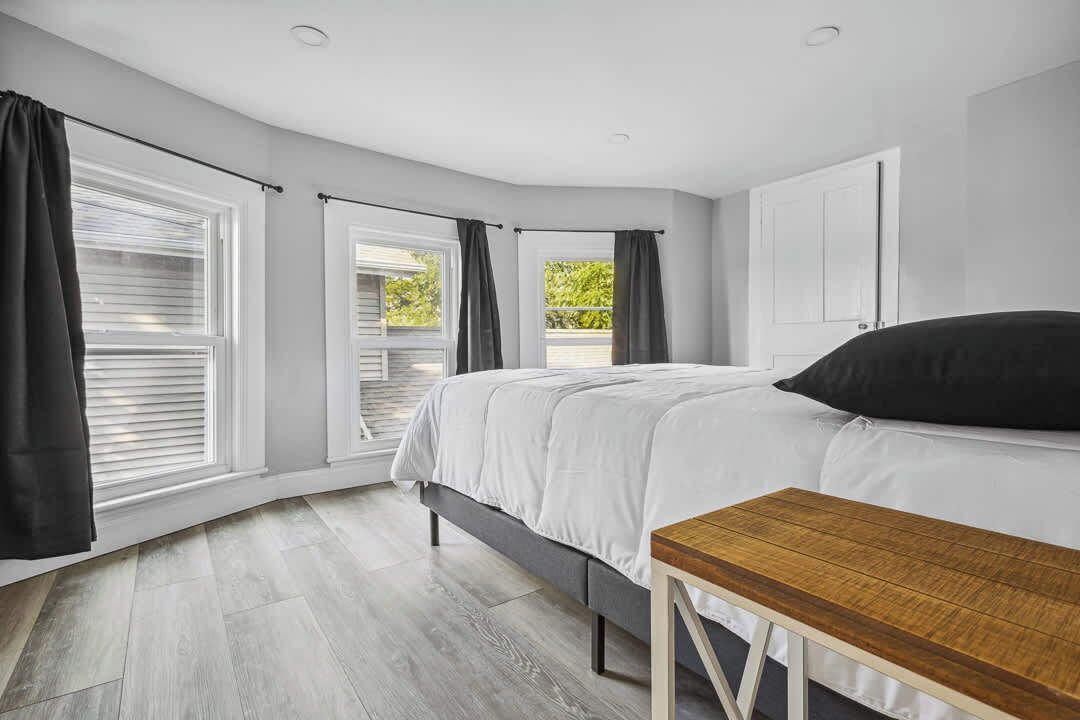 Photo of Bedroom in Downtown Niagara Falls