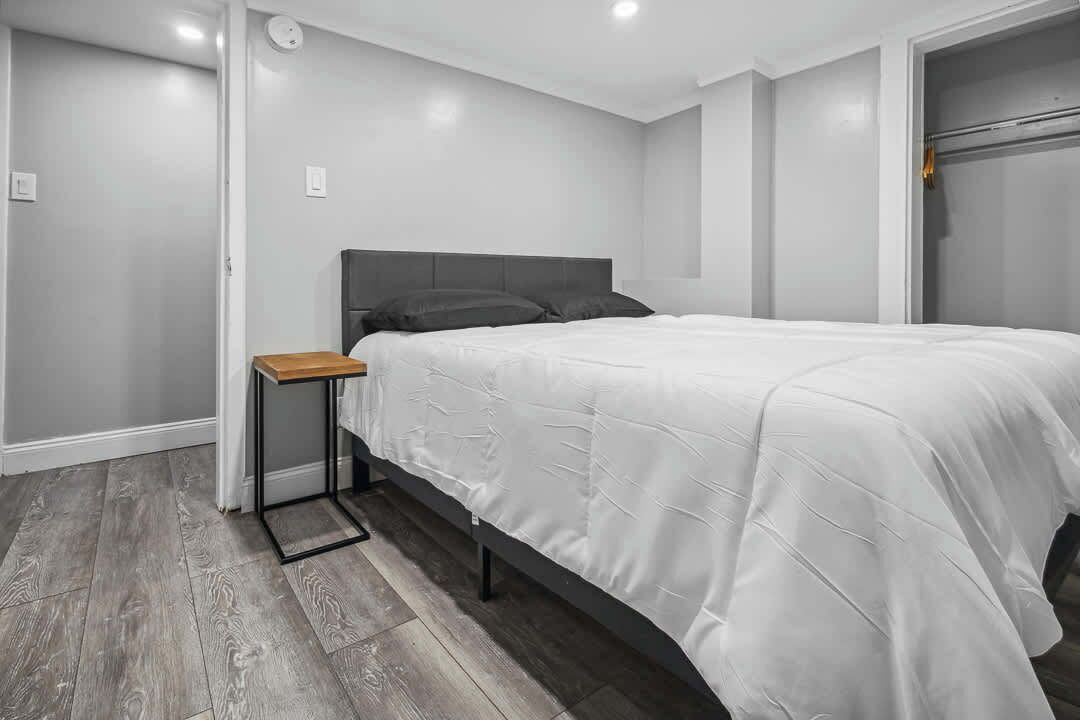 Photo of Bedroom in Downtown Niagara Falls