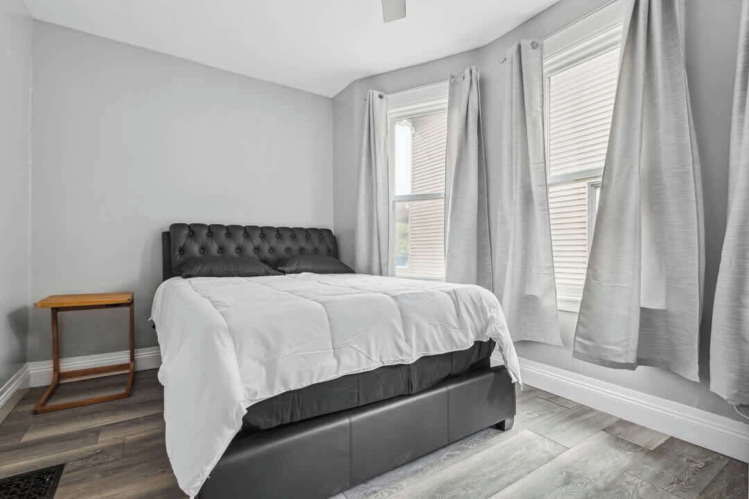 Photo of Bedroom in Downtown Niagara Falls