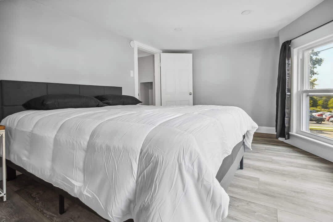 Photo of Bedroom in Downtown Niagara Falls