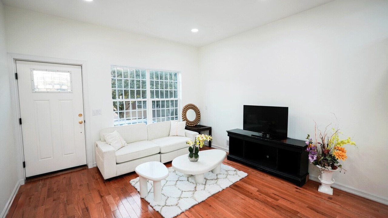 Photo of Livingroom in West New York