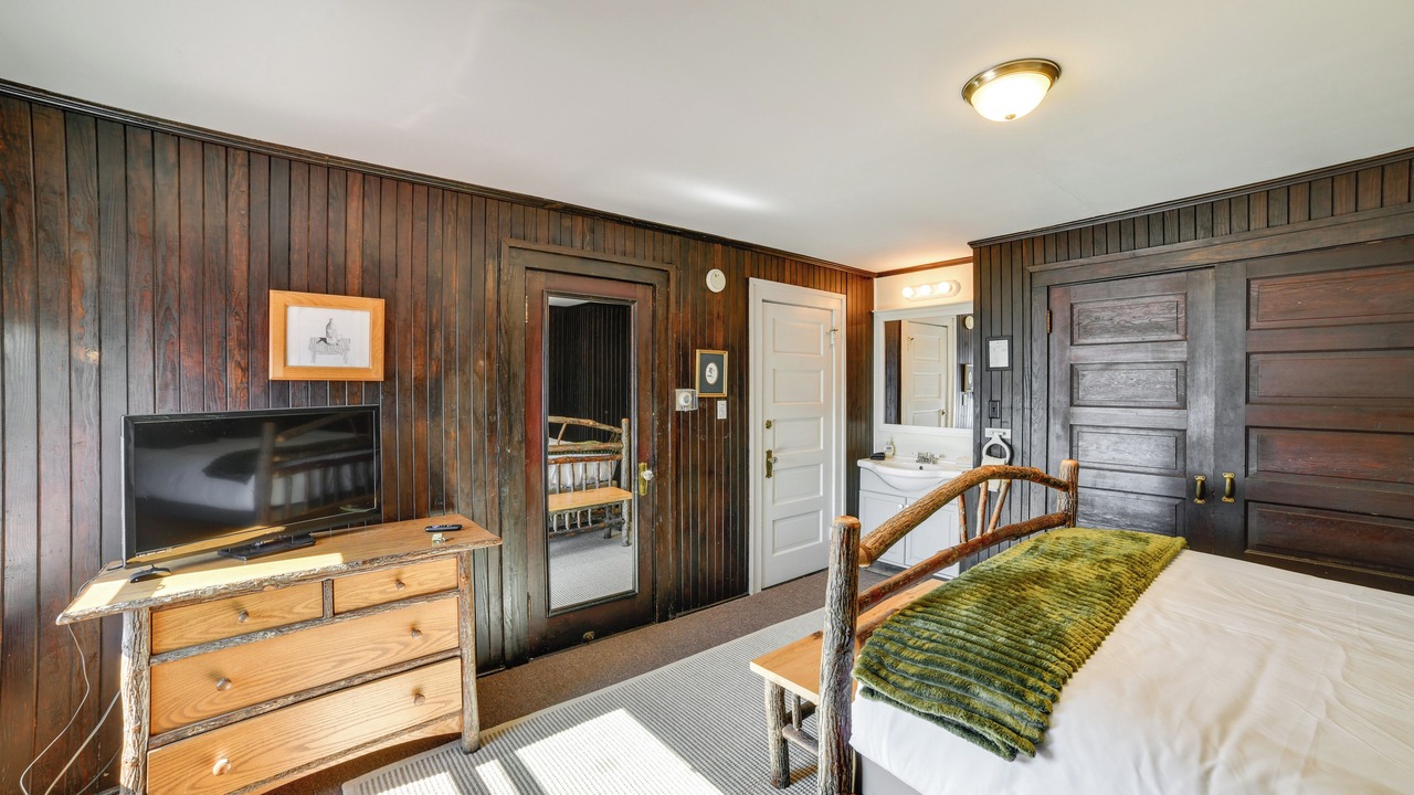 Photo of Bedroom in Cooperstown - Otsego Lake