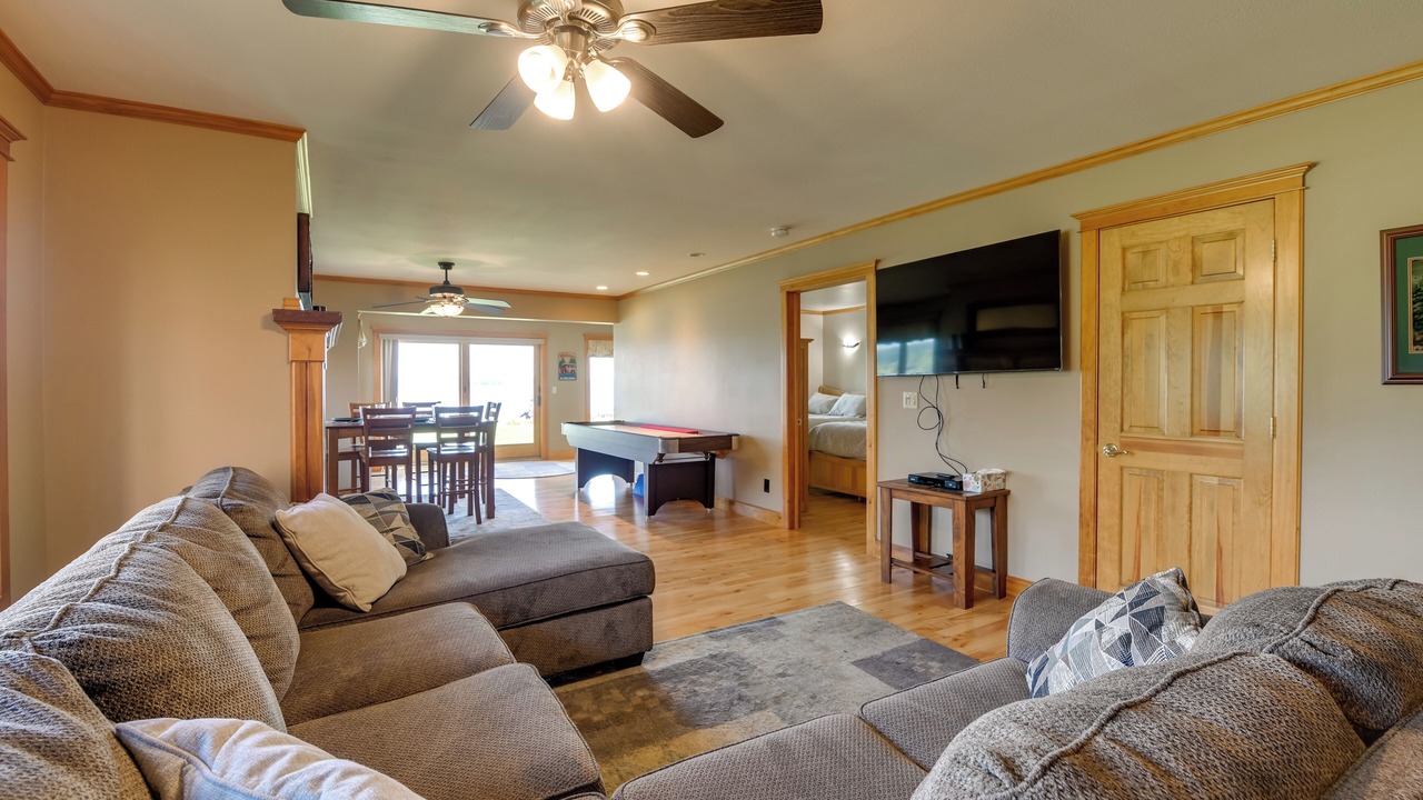 Photo of Livingroom in Newport Center