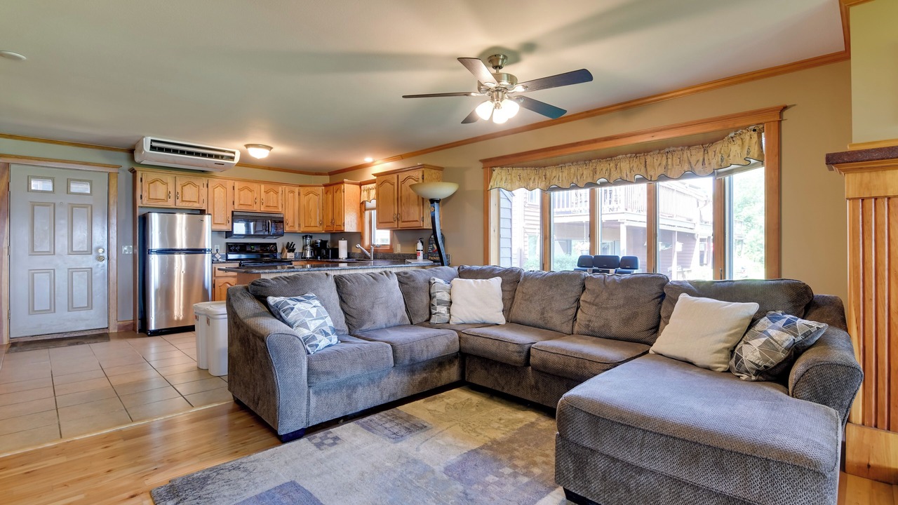 Photo of Livingroom in Newport Center